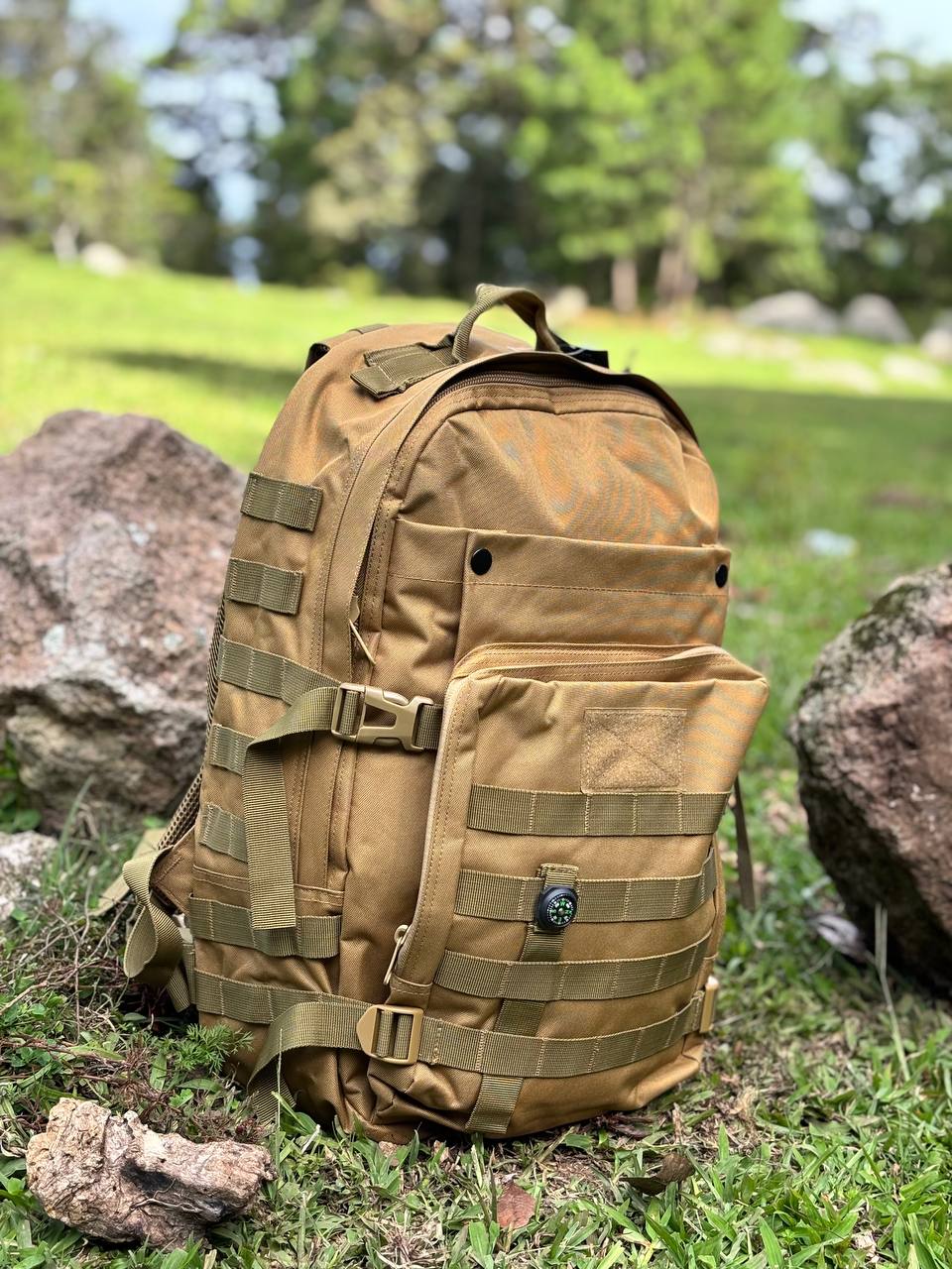 MOCHILA TACTICA DEPORTIVA OUTDOORS 40 LITROS CON BRÚJULA INSERTADA