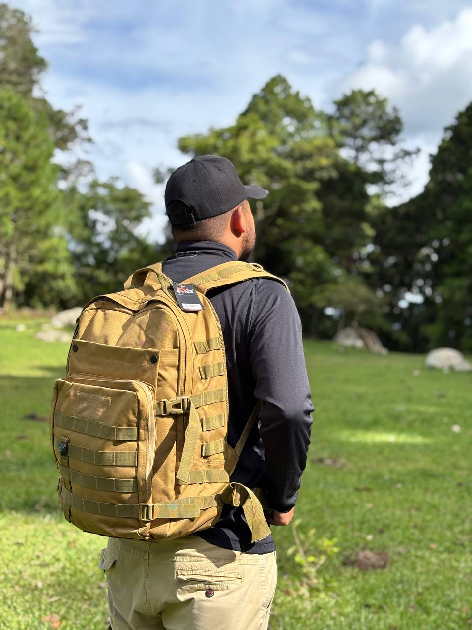 MOCHILA TACTICA DEPORTIVA OUTDOORS 40 LITROS CON BRÚJULA INSERTADA