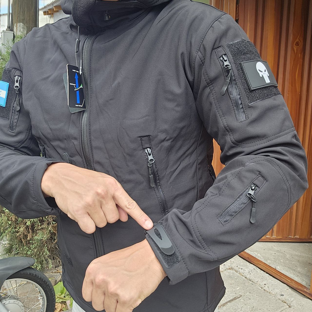 CHUMPA CAZADORA TACTICA DEPORTIVA IMPERMEABLE