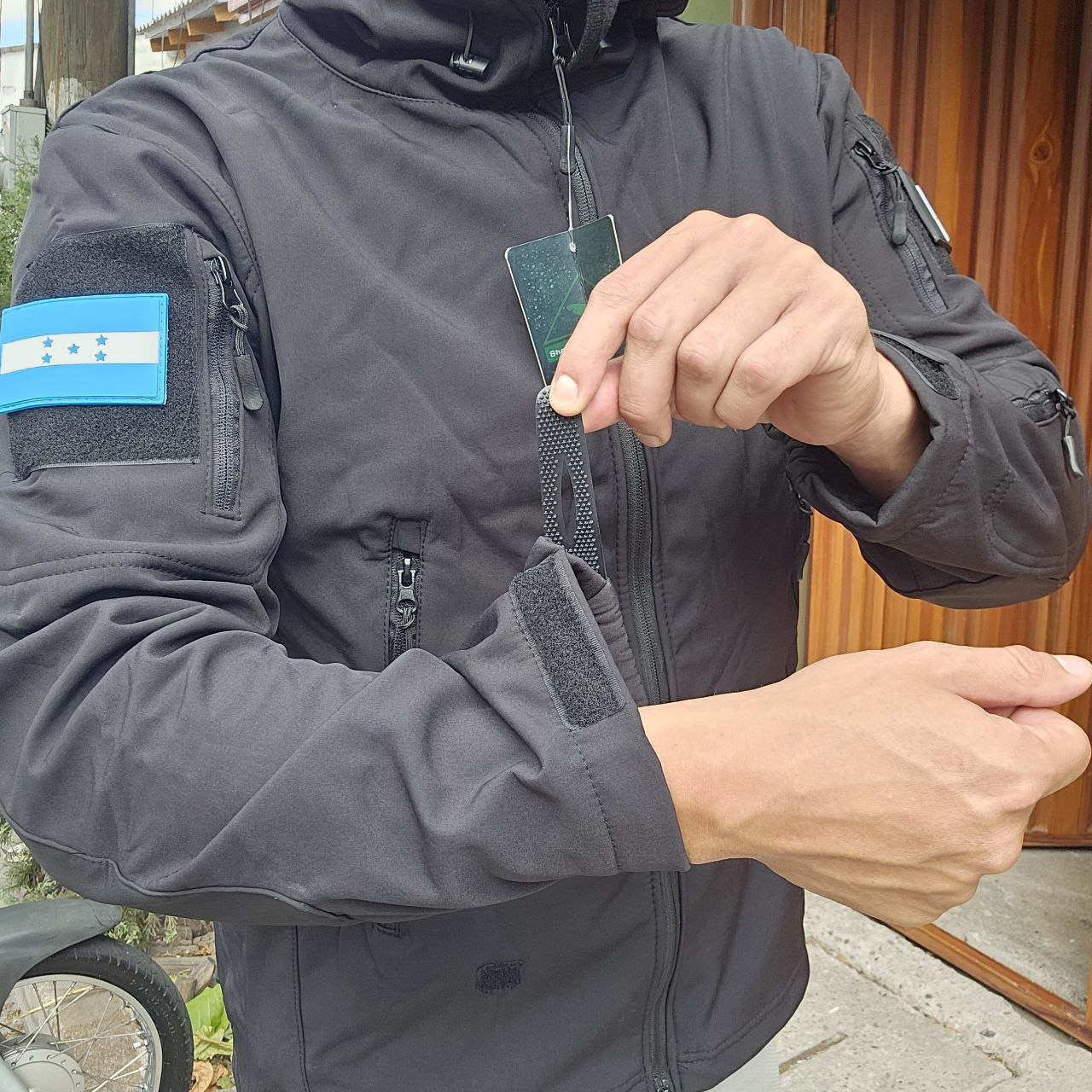 CHUMPA CAZADORA TACTICA DEPORTIVA IMPERMEABLE