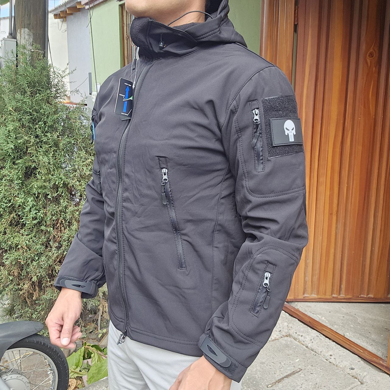 CHUMPA CAZADORA TACTICA DEPORTIVA IMPERMEABLE