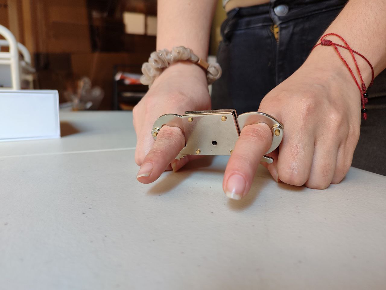 ESPOSAS DE PULGAR ESPOSAS DE ACERO DOBLE BLOQUEO ACERO DE ALEACION CON DOBLE LLAVE