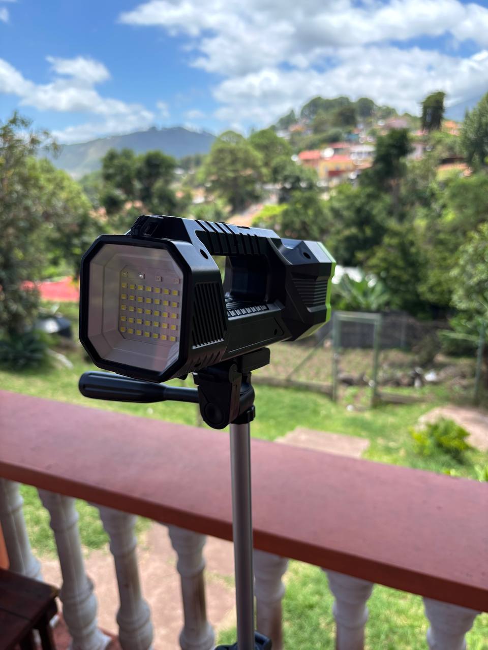 REFLECTOR DOBLE ILUMINACION DE PATRULLAJE CON TRIPODE MANOS LIBRES DESMONTABLE/SOLAR RECARGABLE