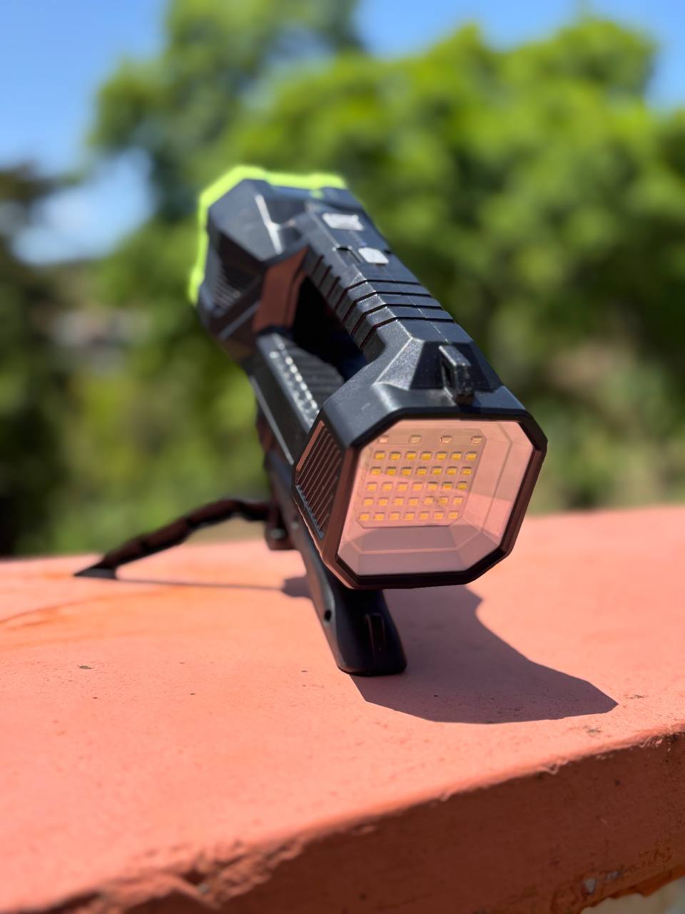 REFLECTOR DOBLE ILUMINACION DE PATRULLAJE CON TRIPODE MANOS LIBRES DESMONTABLE/SOLAR RECARGABLE