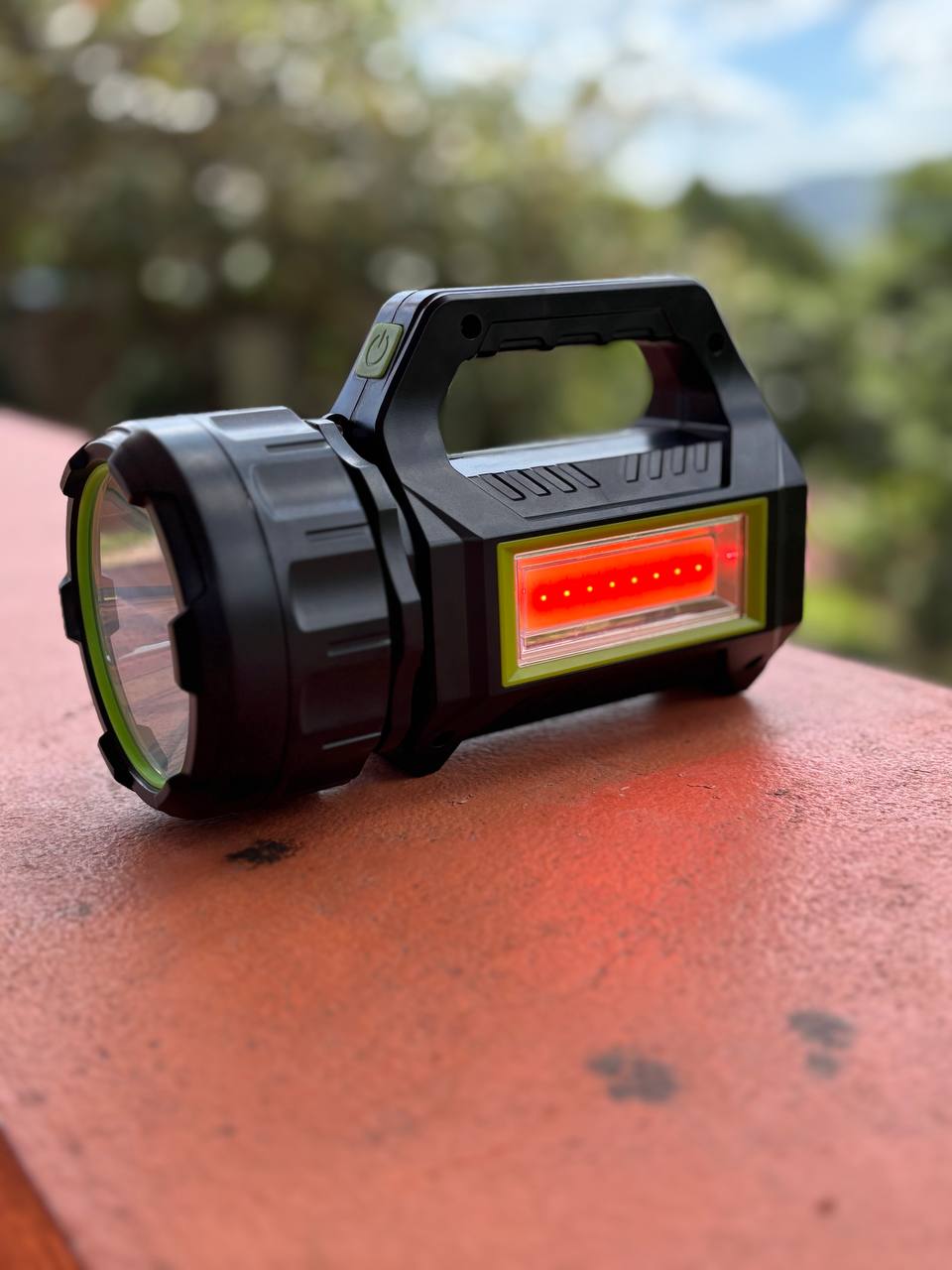 Linterna Patrullaje Solar 12000 Lumenes