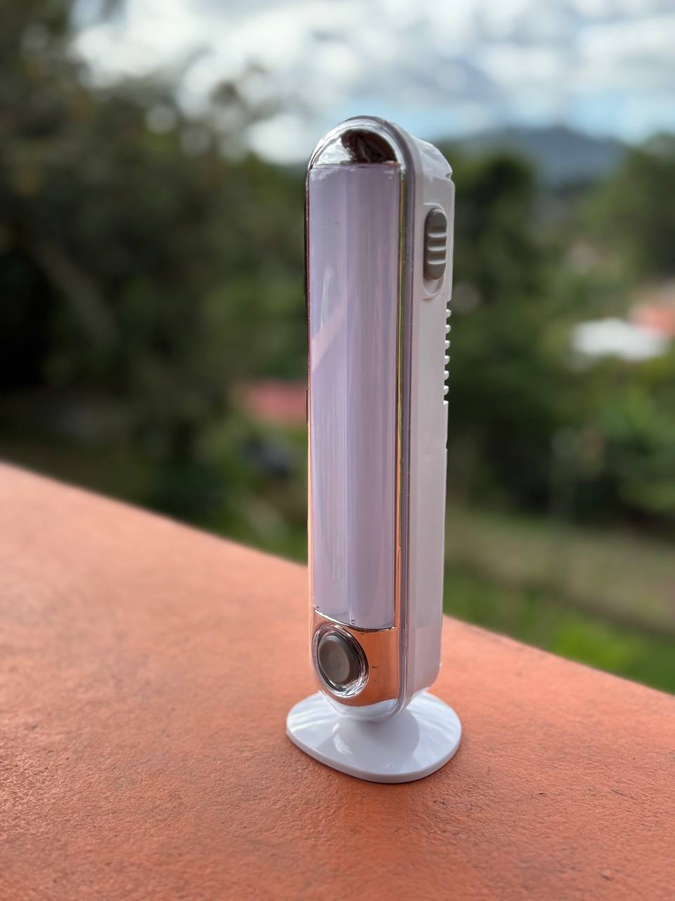 LÁMPARA DE EMERGENCIA RECARGABLE LED Y COLGANTE