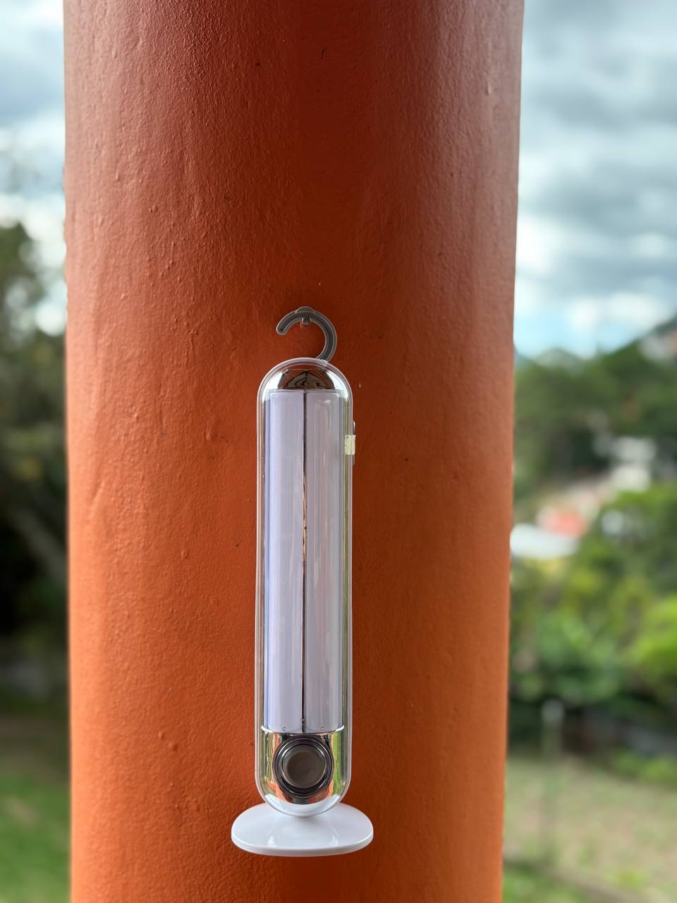 LÁMPARA DE EMERGENCIA RECARGABLE LED Y COLGANTE