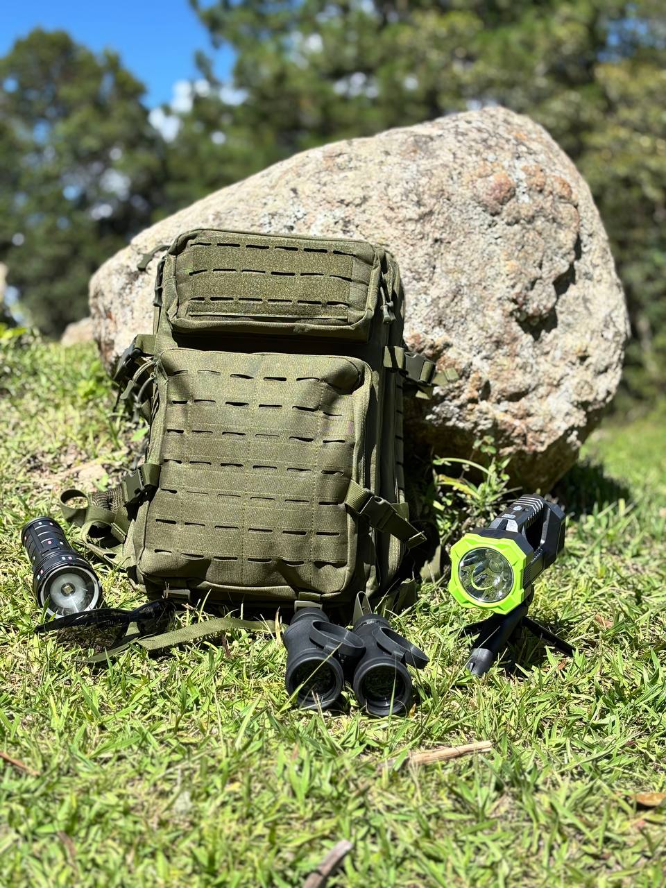 MOCHILA TACTICA GRANDE EXPASIBLE LASER CUT 50 LITROS IMPERMEABLE USO TREKKING, SENDERISMO, MILITAR