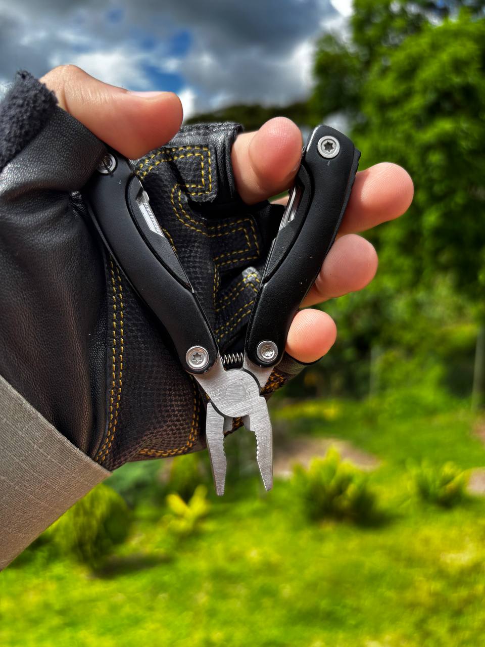 MINI  MULTIFUNCIONAL ALICATE TENAZA 12 EN 1 POCKET SIZE