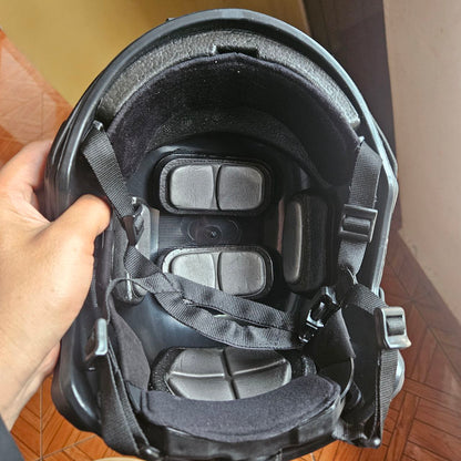 CASCO TIPO FAST TACTICO ANTIDISTURBIO/ DE FIBRA DE RESINA