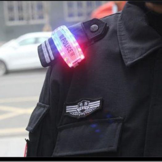 LUZ DE ADVERTENCIA+LINTERNA LOGO DE POLICIA PARA HOMBRO MOCHILA Y/O CHALECO