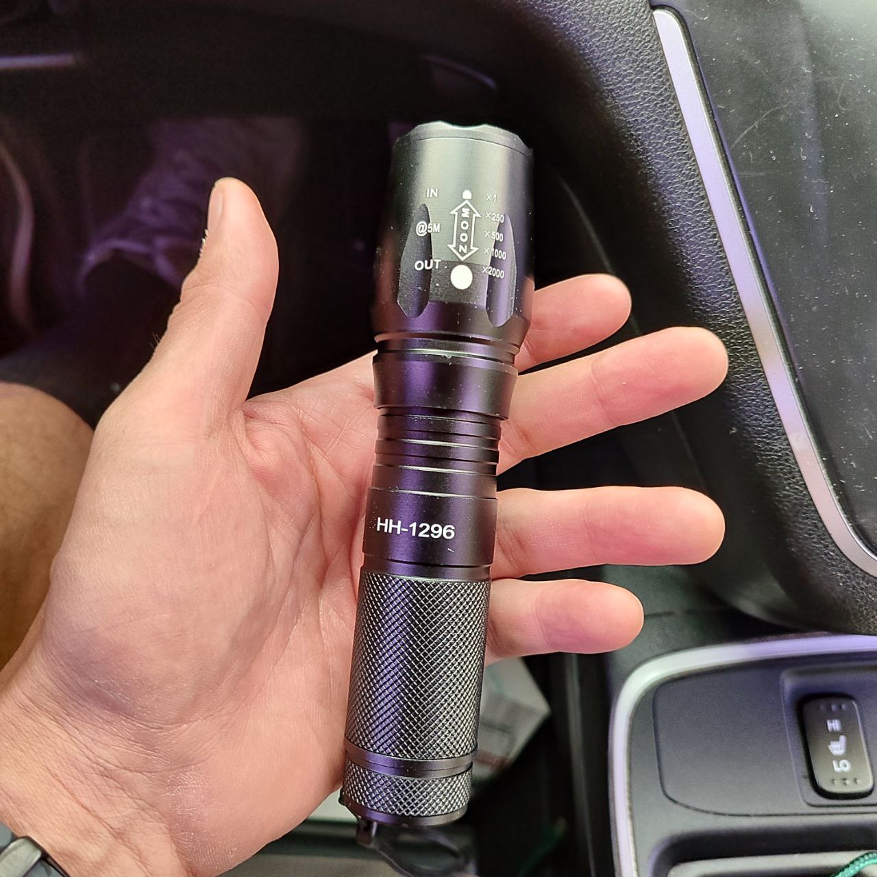 LINTERNA TACTICA HH1296 2 EN 1 LINTERNA + BASTON DE TRAFICO